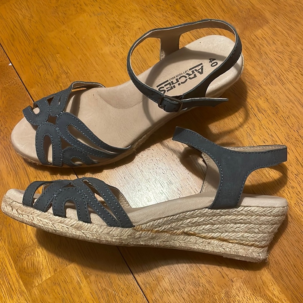 Open toe wedge sandals